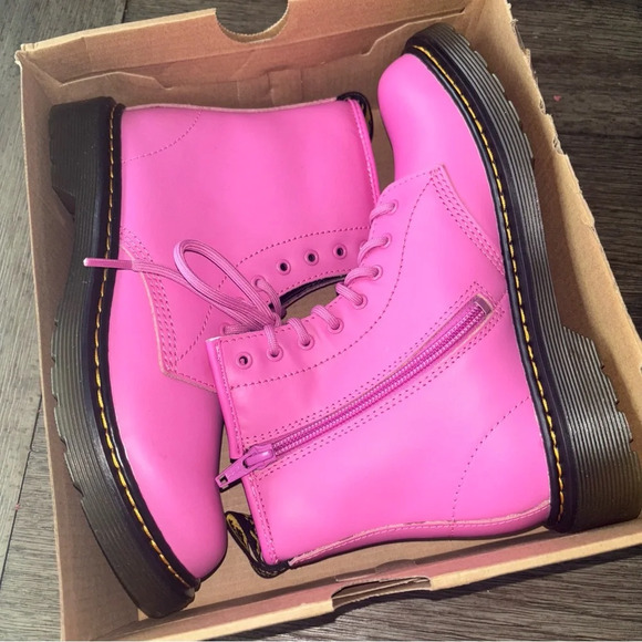 Dr. Martens Other - Dr Marten’s Size 5 Junior NEW